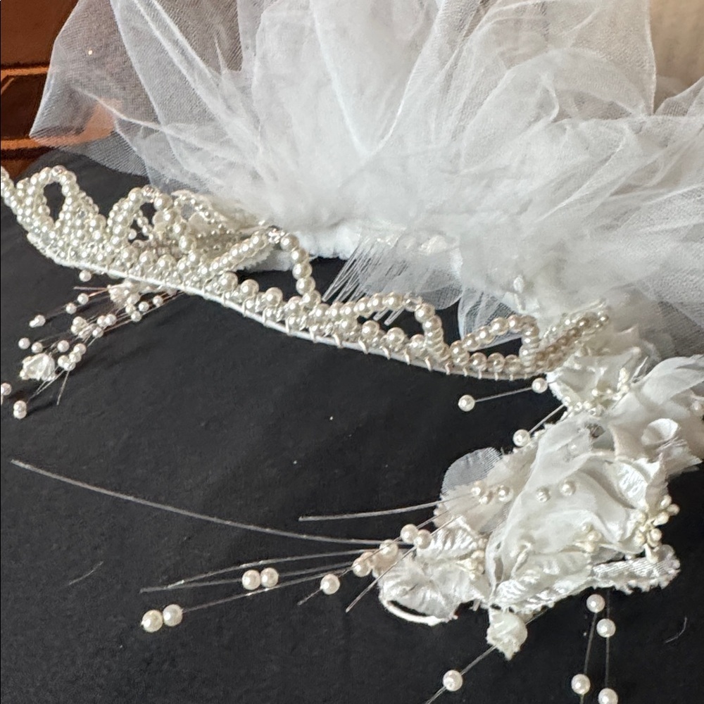 Vintage Pearl Beaded Bridal Headpiece with Veil & Floral Accents - Picture 2 of 5